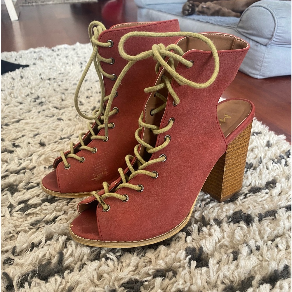 Mimi Nikita lace up heel size 8